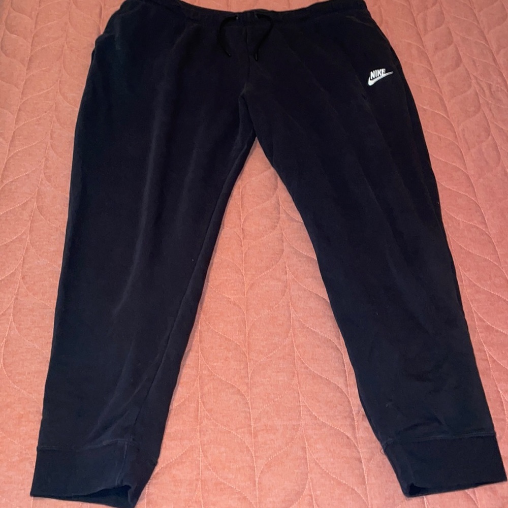 Black Nike joggers in a size XXL